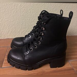 MIA Black Tauren Lug Sole Combat Boot Size:  7